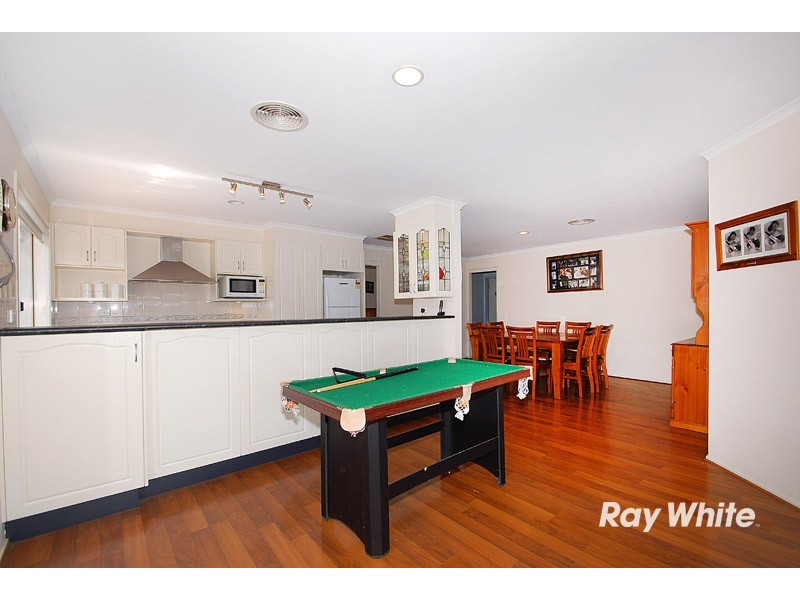 23 Scarborough Avenue, Cranbourne West VIC 3977