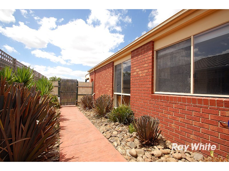 23 Scarborough Avenue, Cranbourne West VIC 3977