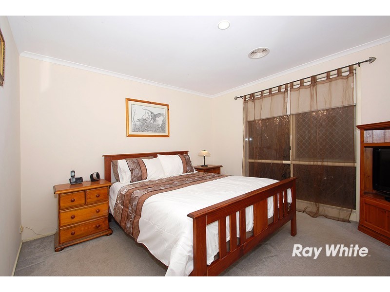 23 Scarborough Avenue, Cranbourne West VIC 3977