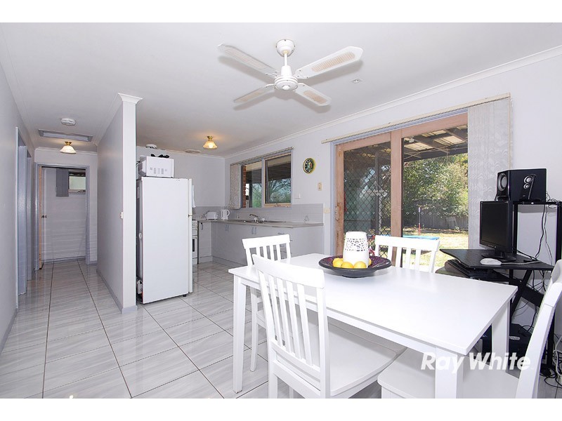 17 Caroline Cresent, Cranbourne West VIC 3977