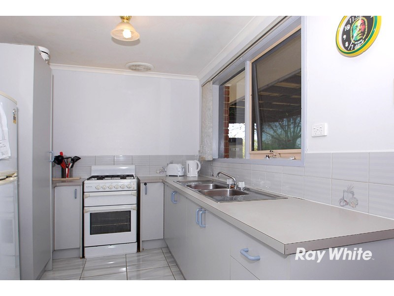 17 Caroline Cresent, Cranbourne West VIC 3977