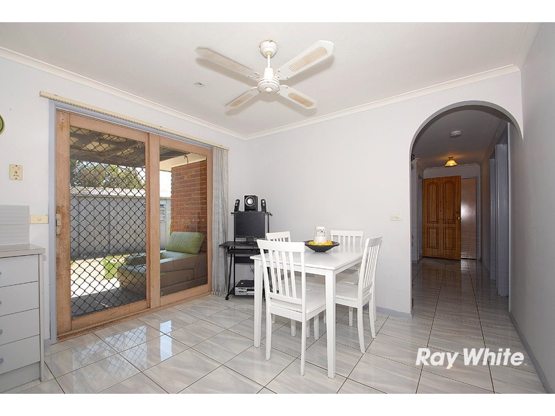 17 Caroline Cresent, Cranbourne West VIC 3977