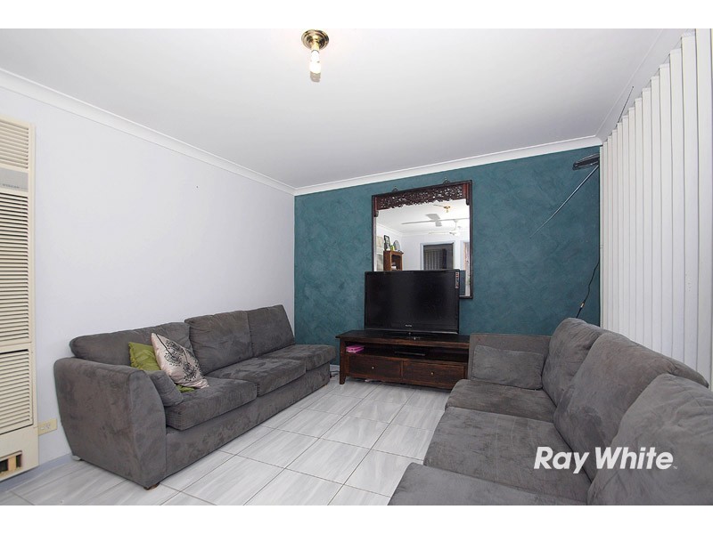 17 Caroline Cresent, Cranbourne West VIC 3977