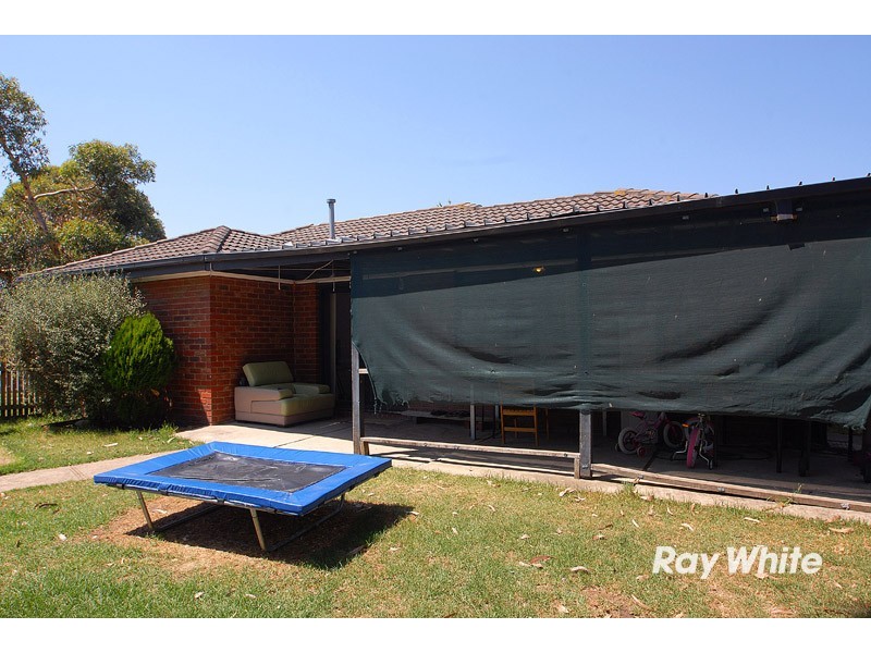 17 Caroline Cresent, Cranbourne West VIC 3977