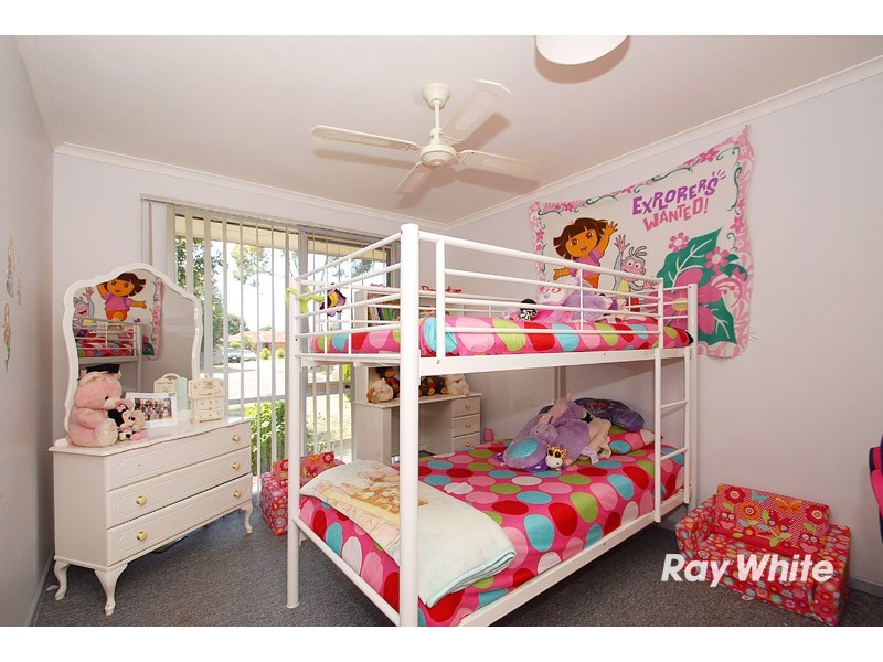 17 Caroline Cresent, Cranbourne West VIC 3977