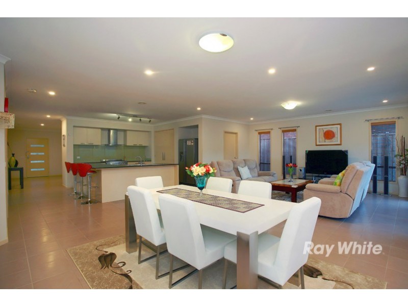 44 Biscay Grove, Lyndhurst VIC 3975