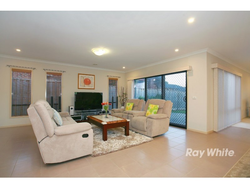 44 Biscay Grove, Lyndhurst VIC 3975