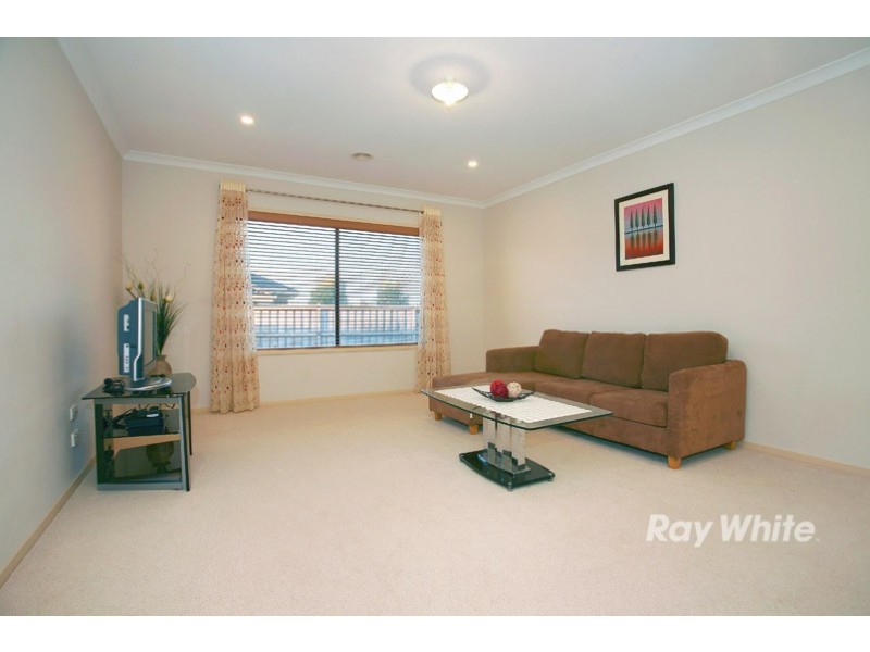 44 Biscay Grove, Lyndhurst VIC 3975