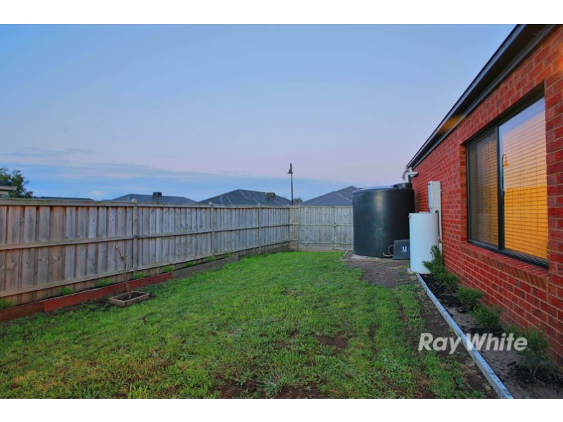 44 Biscay Grove, Lyndhurst VIC 3975