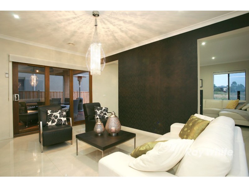 24 Quarterdeck Road, Sandhurst VIC 3977