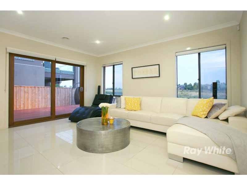 24 Quarterdeck Road, Sandhurst VIC 3977