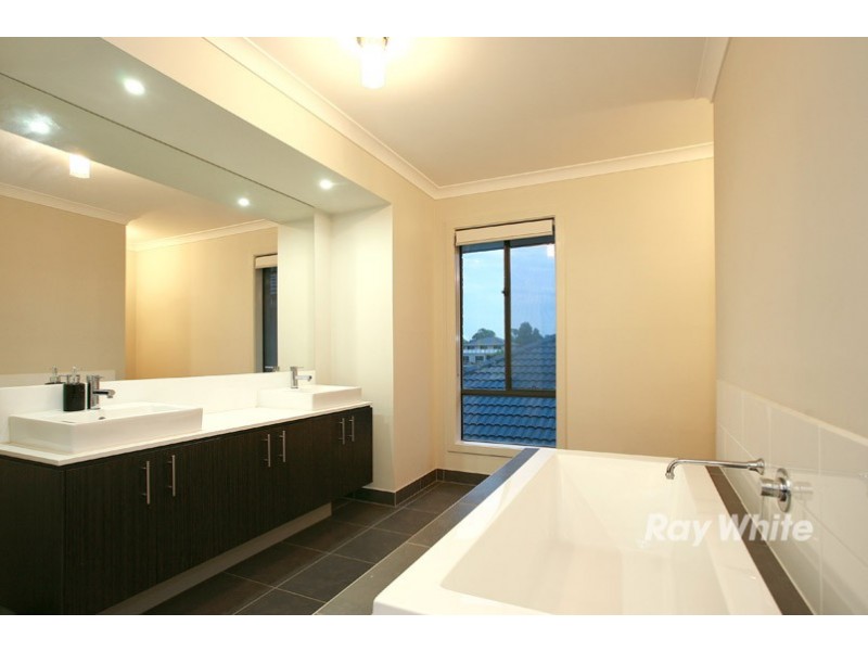 24 Quarterdeck Road, Sandhurst VIC 3977