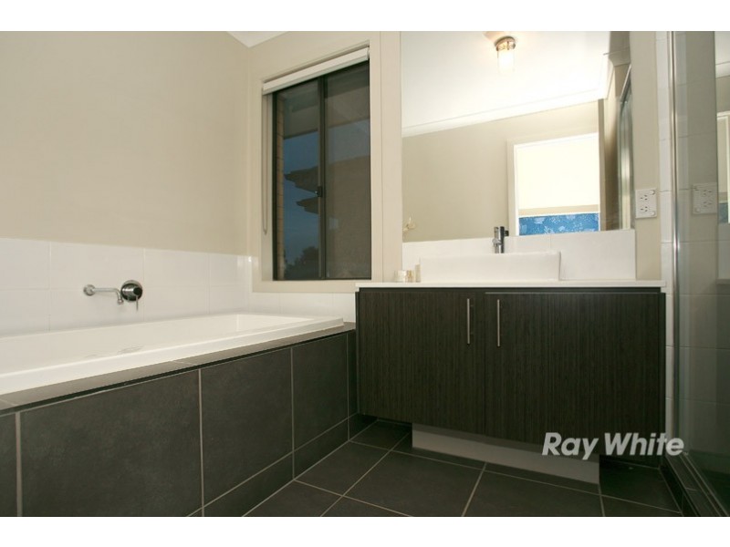 24 Quarterdeck Road, Sandhurst VIC 3977