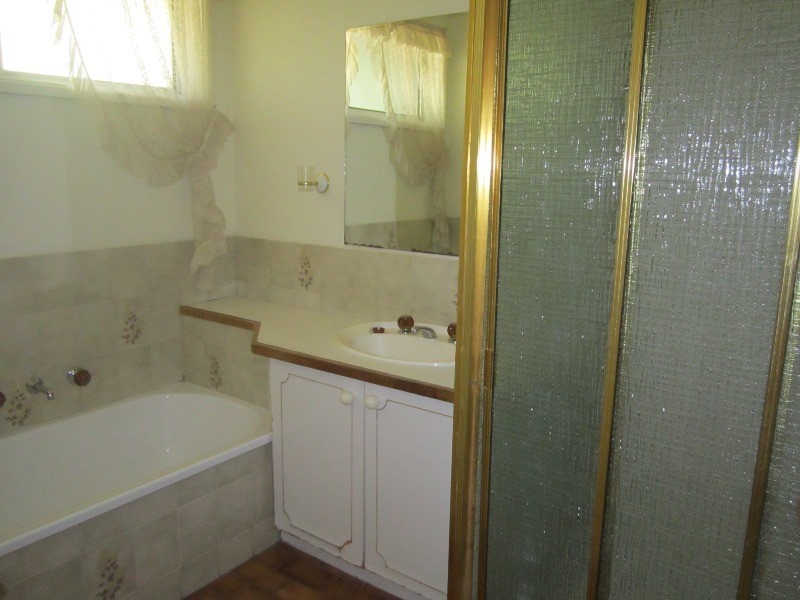 1 Rosalie Avenue, Cranbourne VIC 3977