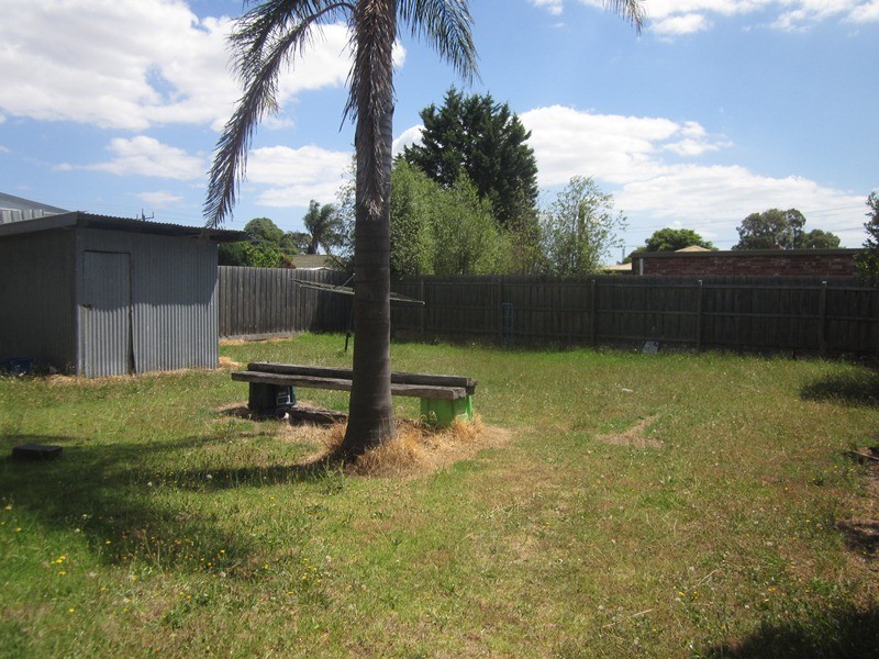 1 Rosalie Avenue, Cranbourne VIC 3977