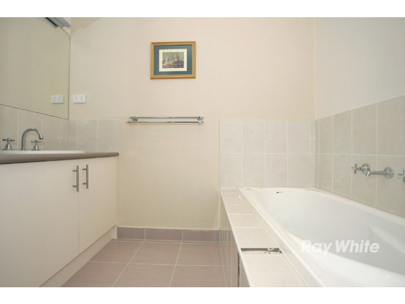 40 Mannavue Boulavard, Cranbourne North VIC 3977