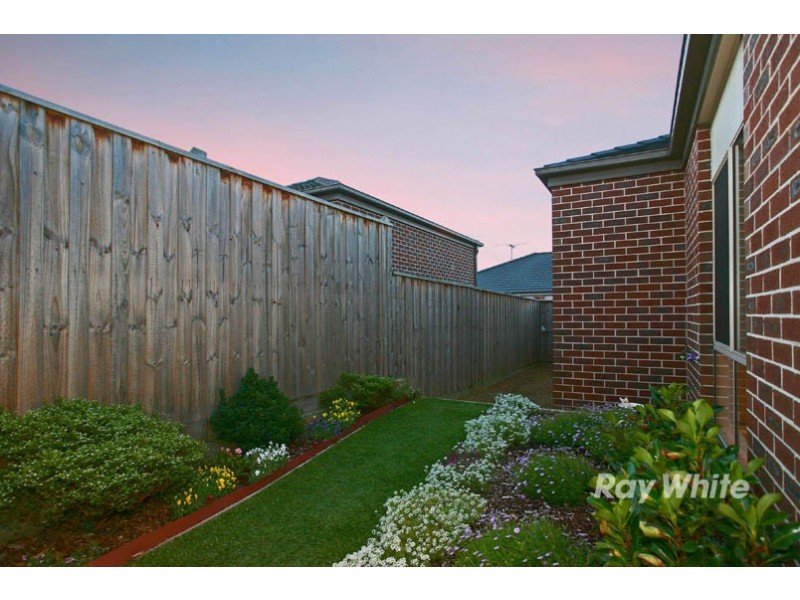 40 Mannavue Boulavard, Cranbourne North VIC 3977