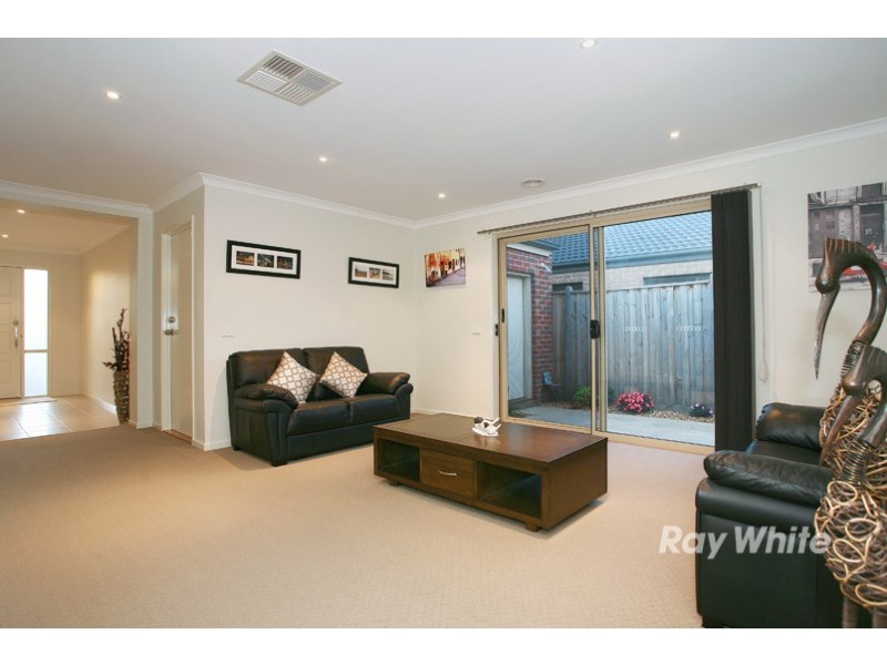 6 Benmar Place, Lyndhurst VIC 3975