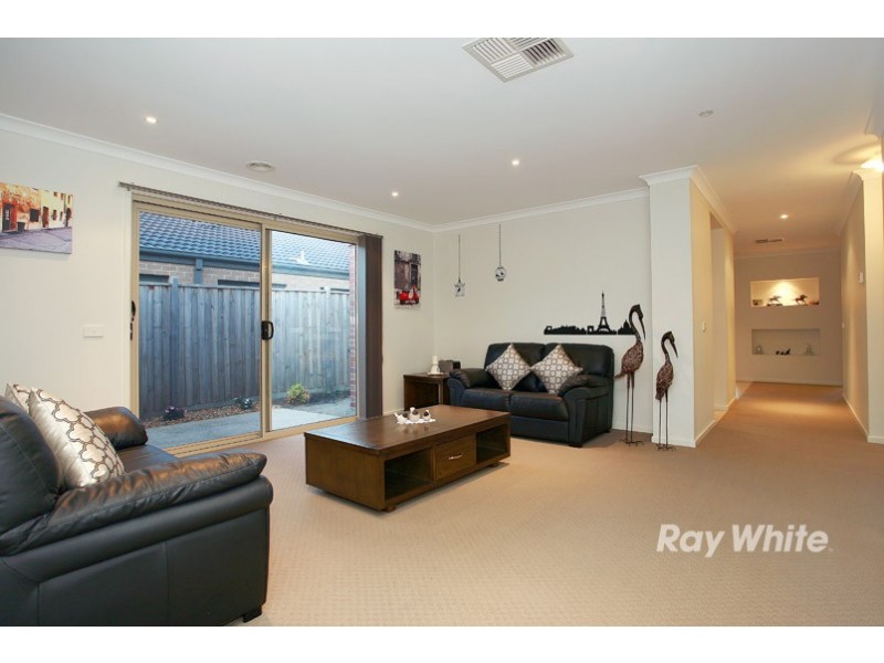 6 Benmar Place, Lyndhurst VIC 3975