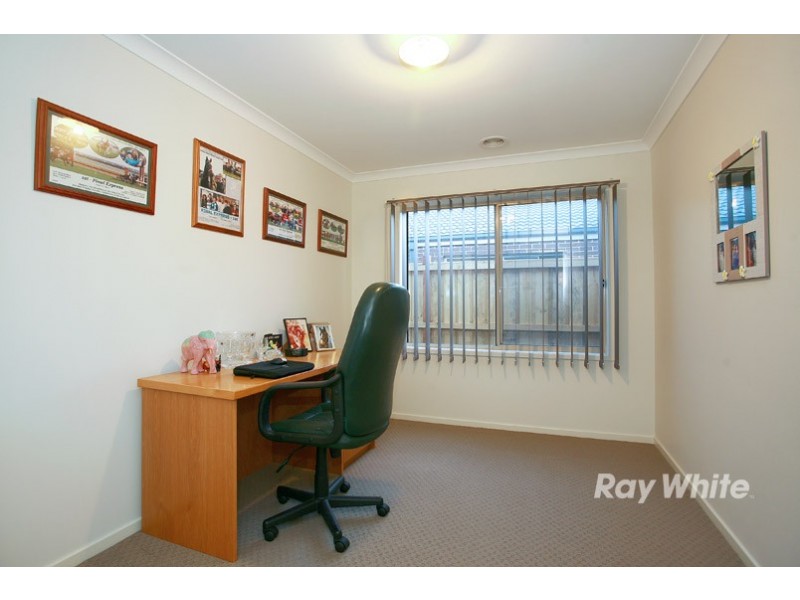 6 Benmar Place, Lyndhurst VIC 3975