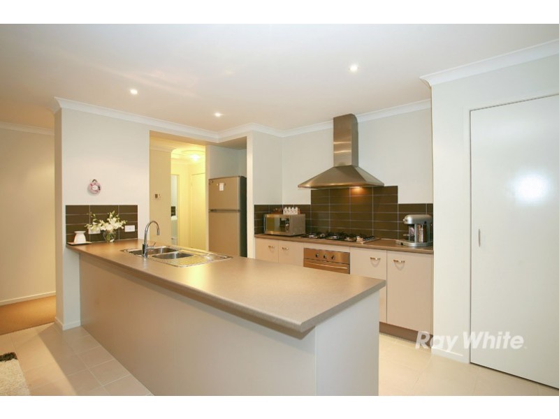 6 Benmar Place, Lyndhurst VIC 3975