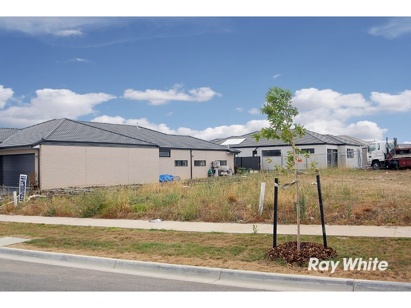 21 Calabrese Circuit, Clyde North VIC 3978