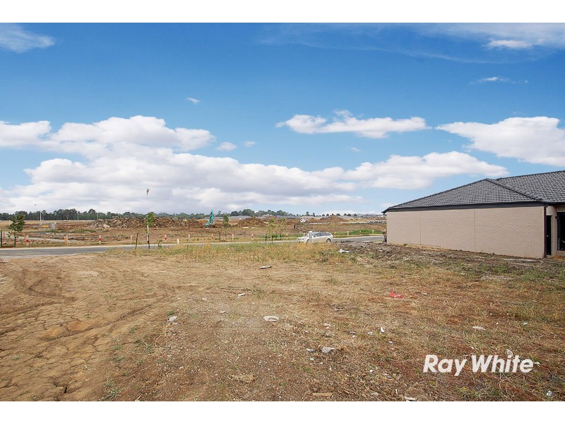 21 Calabrese Circuit, Clyde North VIC 3978