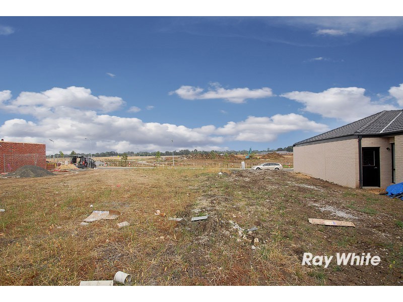 21 Calabrese Circuit, Clyde North VIC 3978