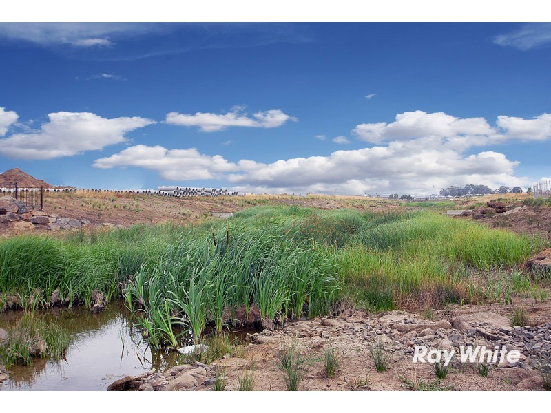21 Calabrese Circuit, Clyde North VIC 3978