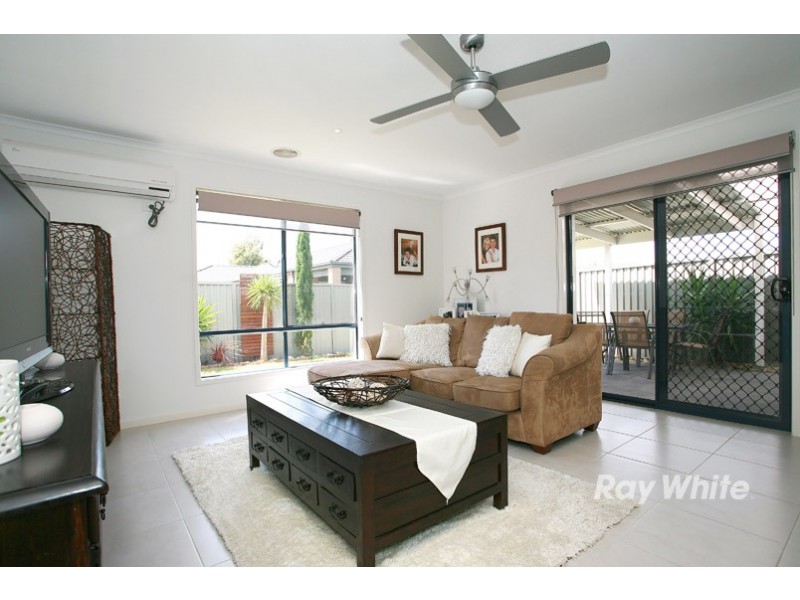 10 Reynard Place, Cranbourne East VIC 3977