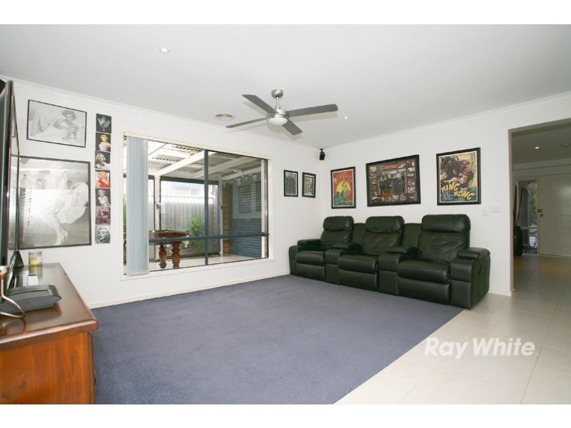10 Reynard Place, Cranbourne East VIC 3977
