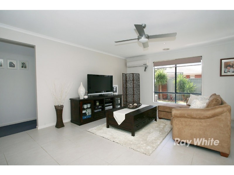 10 Reynard Place, Cranbourne East VIC 3977