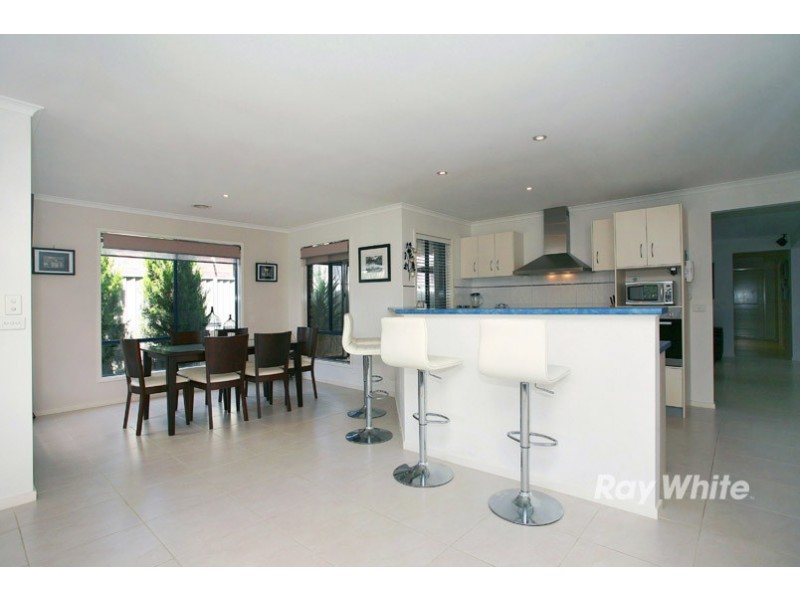 10 Reynard Place, Cranbourne East VIC 3977