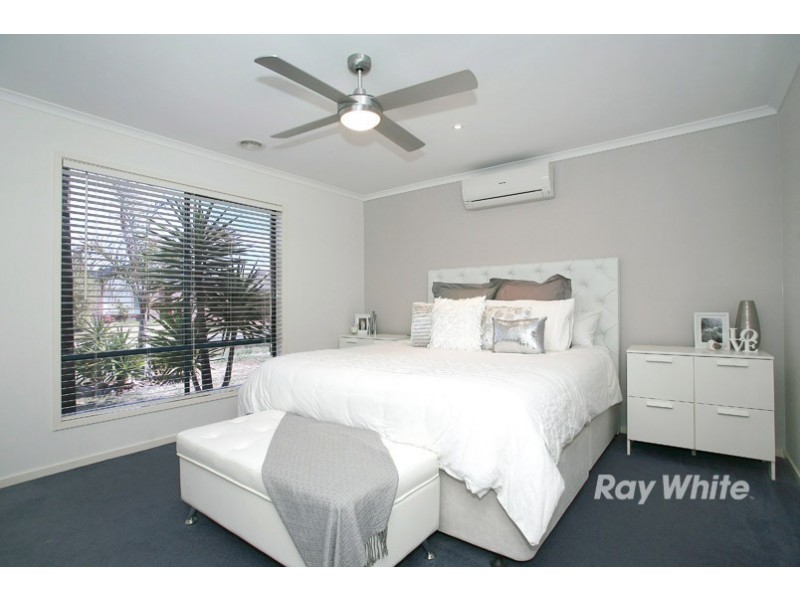10 Reynard Place, Cranbourne East VIC 3977
