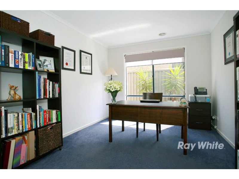 10 Reynard Place, Cranbourne East VIC 3977