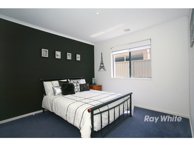 10 Reynard Place, Cranbourne East VIC 3977