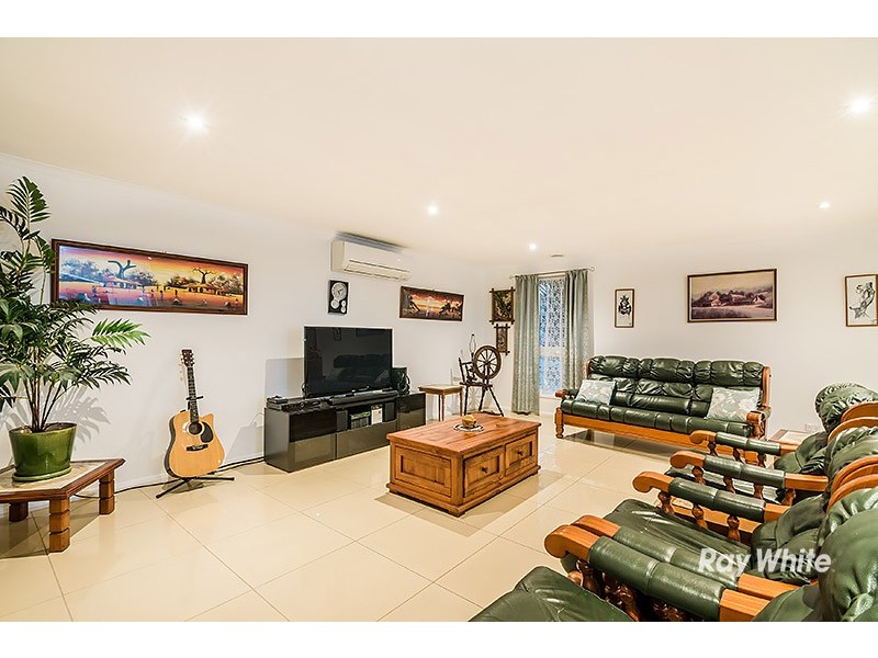 18 Kingsbarn Court, Cranbourne VIC 3977