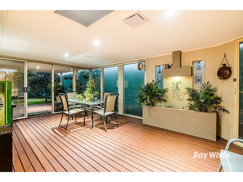 18 Kingsbarn Court, Cranbourne VIC 3977