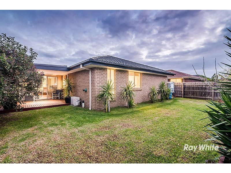 18 Kingsbarn Court, Cranbourne VIC 3977