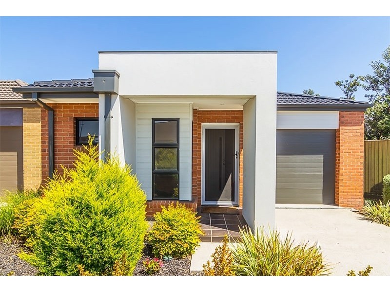 102 Springhill Drive, Cranbourne VIC 3977