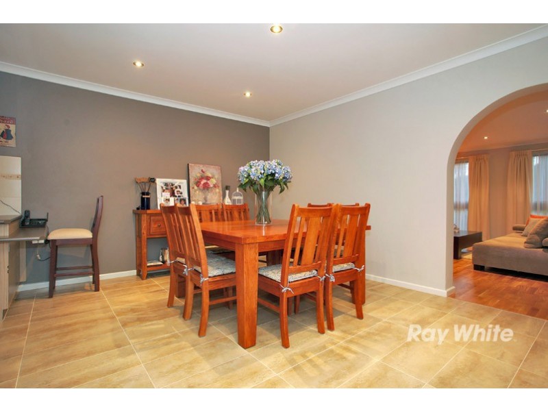 77 James Cook Drive, Endeavour Hills VIC 3802