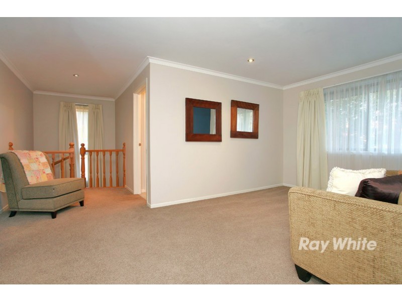 77 James Cook Drive, Endeavour Hills VIC 3802