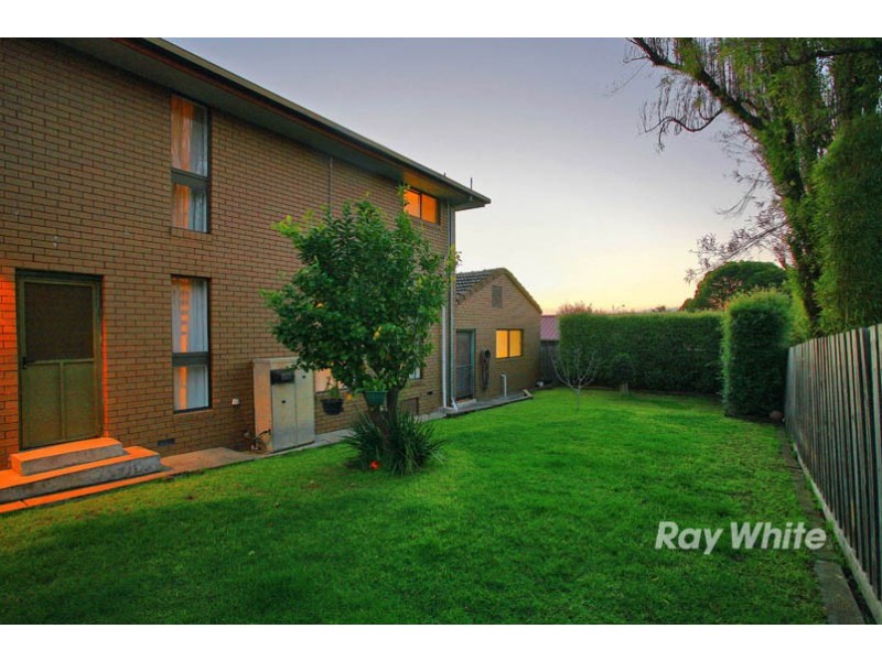 77 James Cook Drive, Endeavour Hills VIC 3802