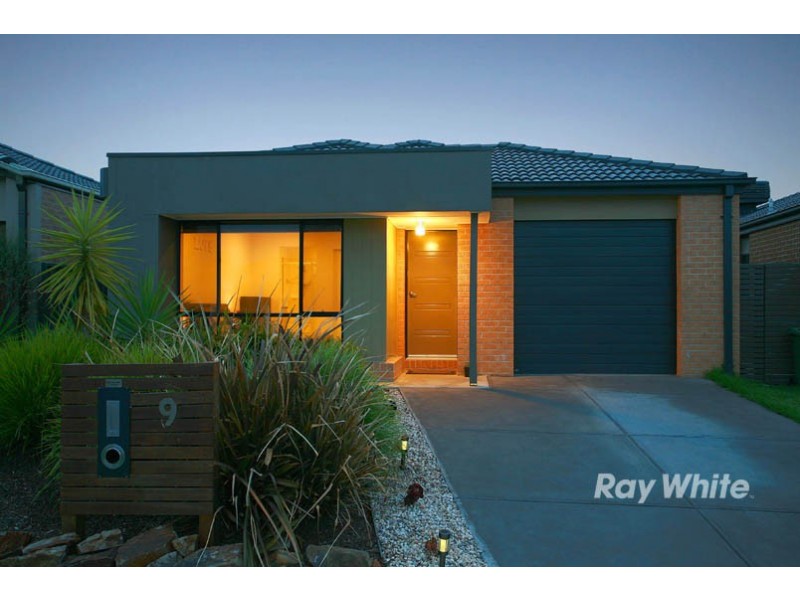 9 Abrus Circuit, Cranbourne North VIC 3977