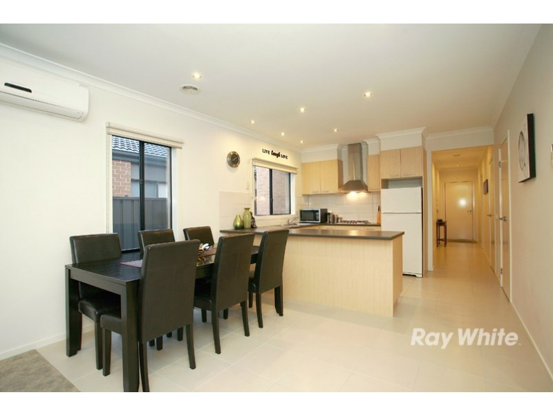 9 Abrus Circuit, Cranbourne North VIC 3977