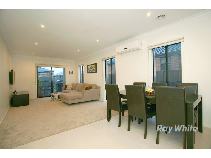 9 Abrus Circuit, Cranbourne North VIC 3977