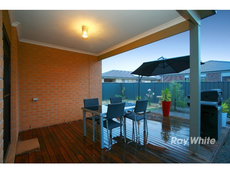 9 Abrus Circuit, Cranbourne North VIC 3977