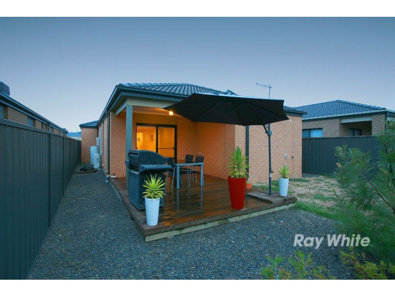 9 Abrus Circuit, Cranbourne North VIC 3977