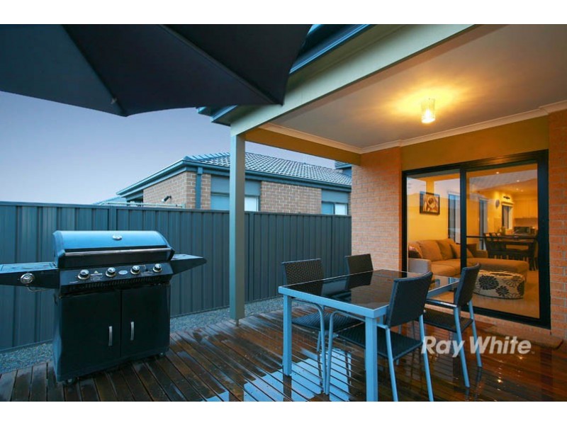 9 Abrus Circuit, Cranbourne North VIC 3977