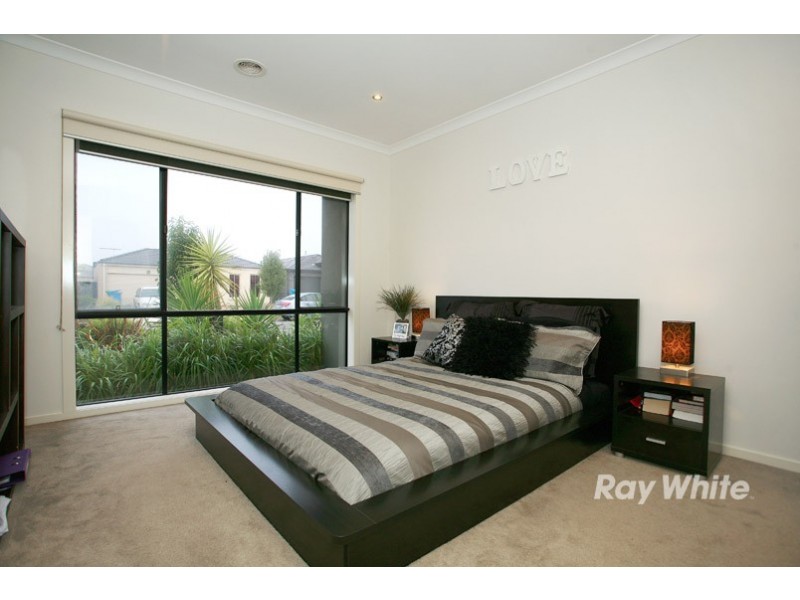 9 Abrus Circuit, Cranbourne North VIC 3977